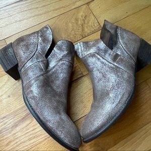 Seychelles Pewter Silver Metallic Leather Booties
